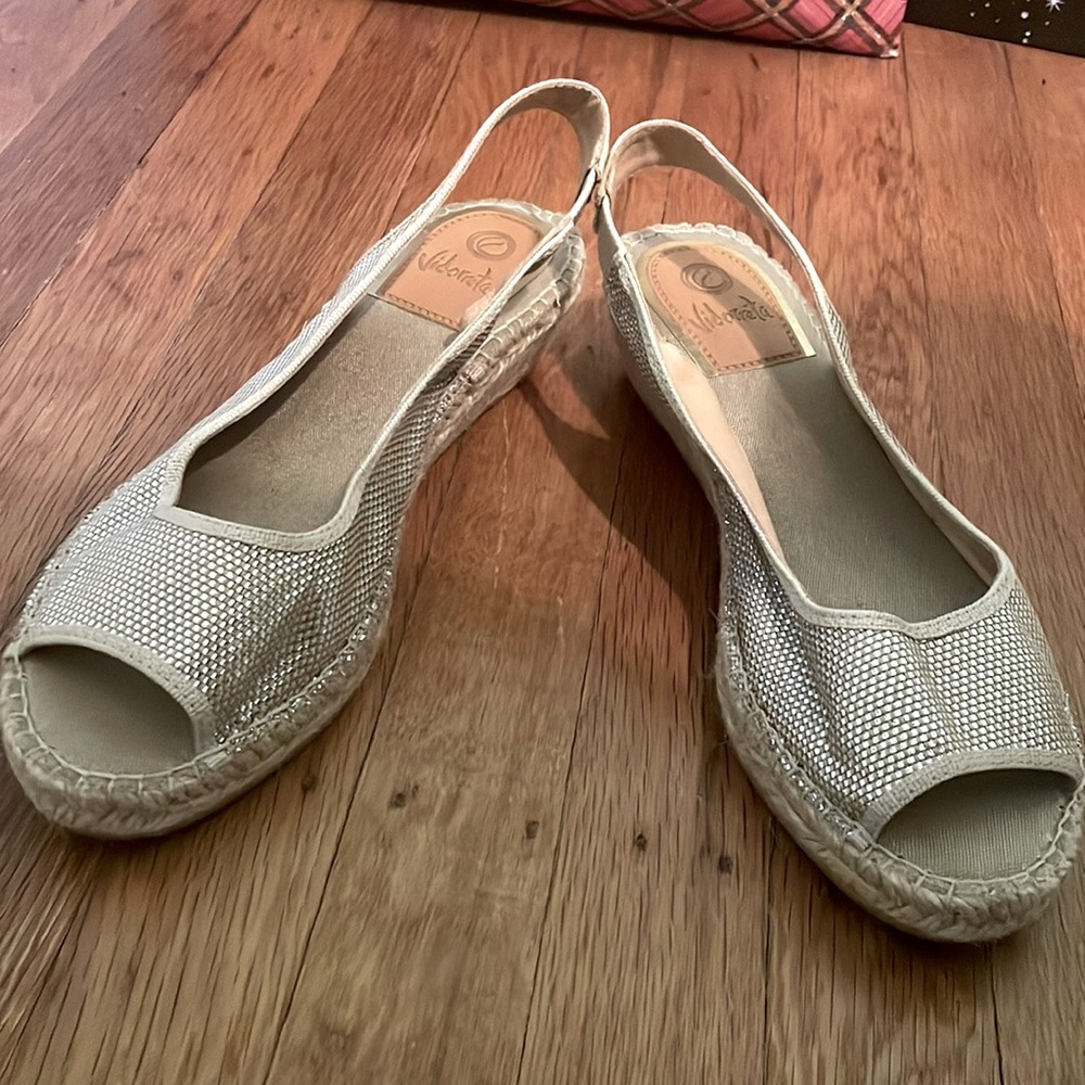Like new Vidoretta sandals!